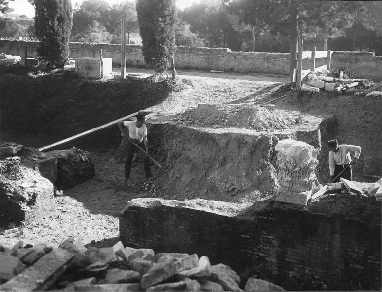 003422 - scavo archeologico - Domus Augustana, peristilio superiore: durante lo scavo, dicembre 1930