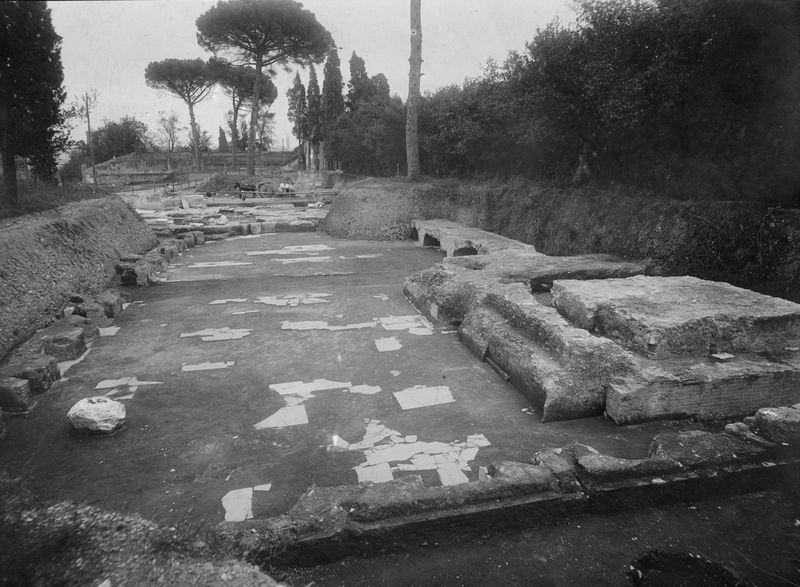 003439 - scavo archeologico - Domus Augustana, peristilio superiore: vasca dopo lo scavo