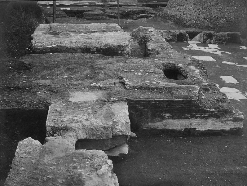 003441 - scavo archeologico - Domus Augustana, peristilio superiore: edicola 