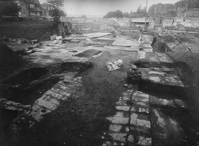 003455 - scavo archeologico - Domus Augustana, peristilio superiore: particolare pavimenti durante gli scavi, gennaio 1929
