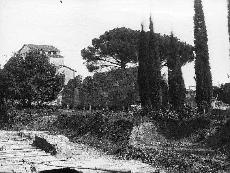 003487 - scavo archeologico - Domus Augustana, peristilio superiore: durante lo scavo, marzo 1930
