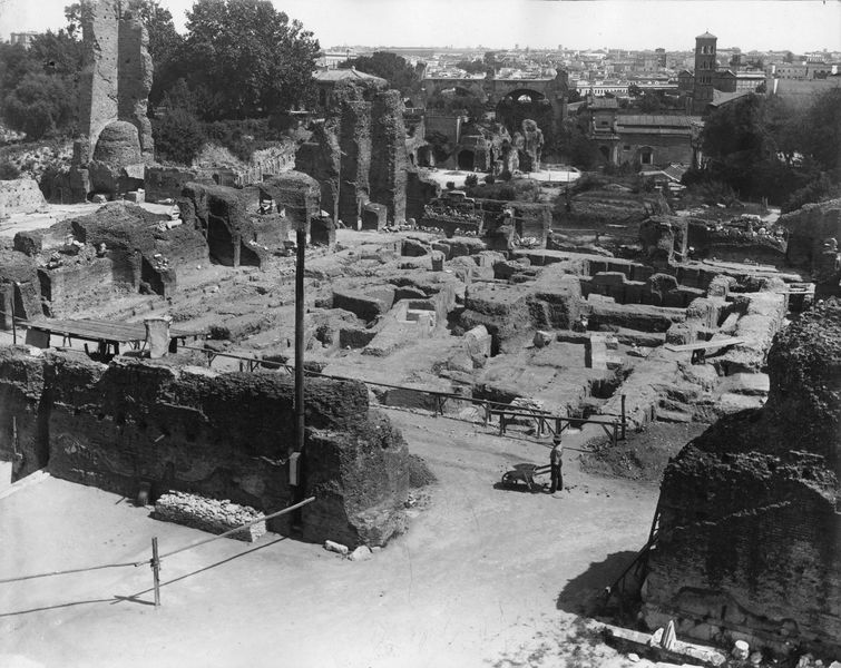 003636 - scavo archeologico - Domus Flavia, aula regia: esplorazione sotto l'aula e veduta dall'alto di manufatti di epoche diverse, scavo Boni