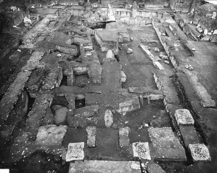 003637 - scavo archeologico - Domus Flavia, aula regia: esplorazione sotto l'aula e veduta dall'alto di manufatti di epoche diverse, scavo Boni