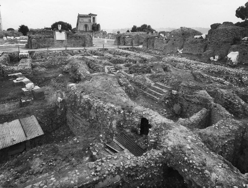 003638 - scavo archeologico - Domus Flavia, aula regia: veduta degli scavi da Est, 1962