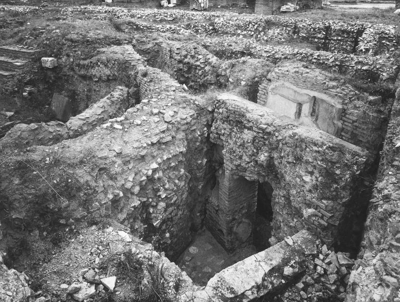 003651 - scavo archeologico - Domus Flavia, aula regia, angolo Nord: particolare degli scavi