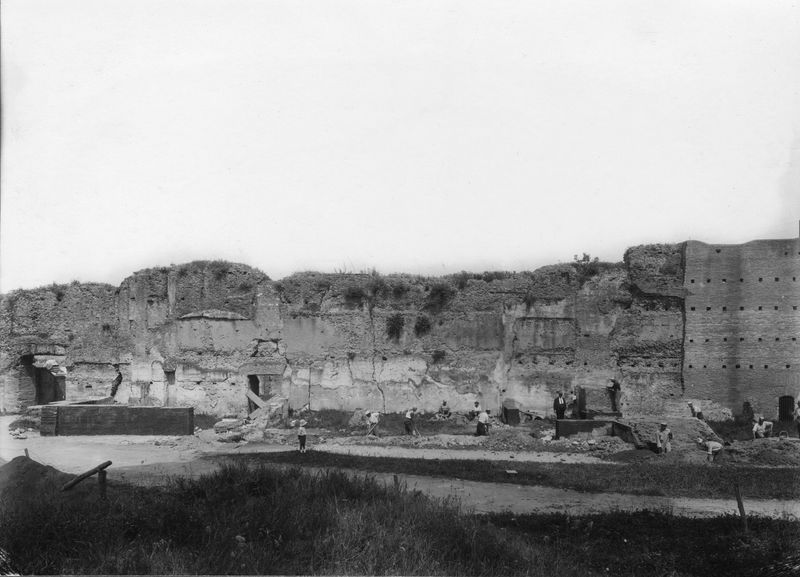 003746 - scavo archeologico - Domus Augustana, piano superiore: durante lo scavo