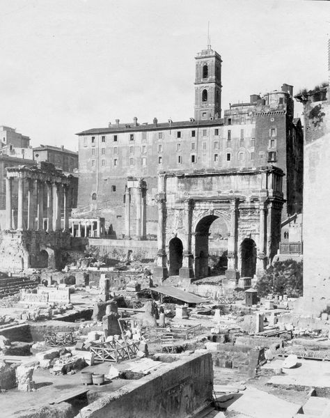 012221 - monumento - Basilica Emilia, veduta da sud-est, con ripresa dell'arco di Settimio Severo, del Capitolium e del tempio di Saturno. Senza negativo
