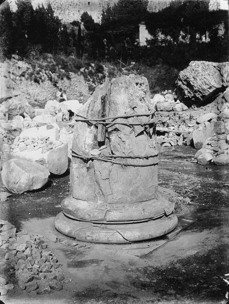 011194 - reperto - Basilica Emilia, colonna rinvenuta durante i lavori di scavo. Neg. serie E nÂ°1184