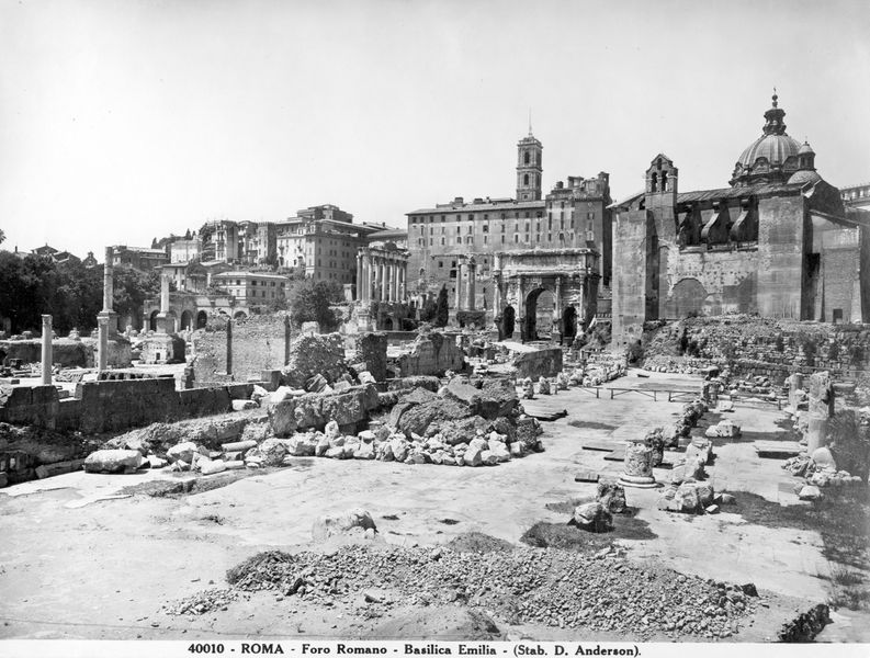 012239 - monumento - Basilica Emilia, veduta da sud-est, con ripresa dell'arco di Settimio Severo e del Capitolium. Senza negativo