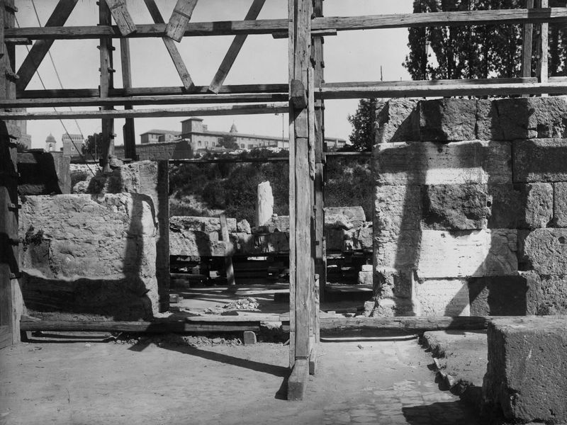 011229 - restauro - Basilica Emilia, restauro dell'ingresso orientale. Neg. serie E nÂ°1178