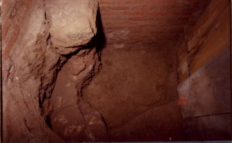 008580 - scavo archeologico - Domus Tiberiana, settore 12-Livello V: particolare scavi nell'ambiente 63 (scavi Istituto svizzero), 1985