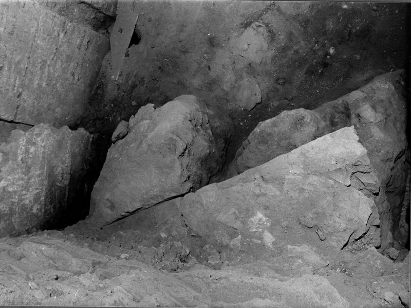 005062 - scavo archeologico - Domus Tiberiana, clivus Victoriae settore 13-Livello IV: Quadrante Sud-Est ambiente 4 sondaggi, ottobre 1984