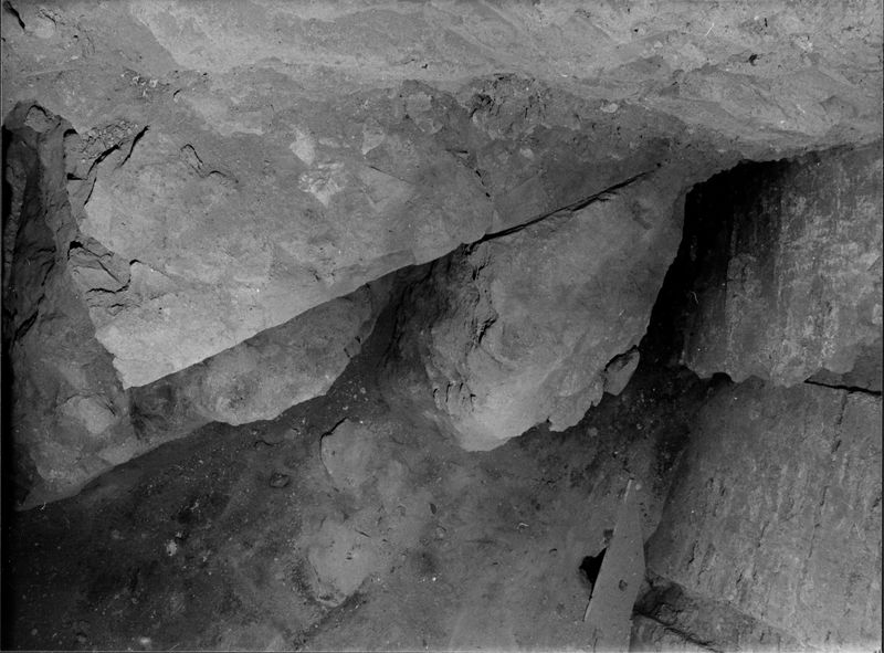 005065 - scavo archeologico - Domus Tiberiana, clivus Victoriae settore 13-Livello IV: Quadrante Sud-Est ambiente 4 sondaggi, ottobre 1984