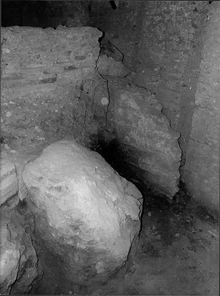 005066 - scavo archeologico - Domus Tiberiana, clivus Victoriae settore 13-Livello IV: Quadrante Sud-Est ambiente 4 sondaggi, ottobre 1984