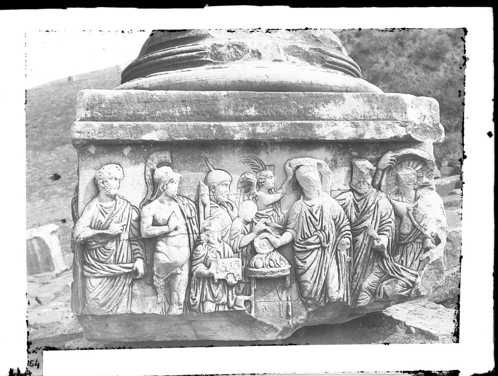 Lastra E164 - Colonne Onorarie.JPG