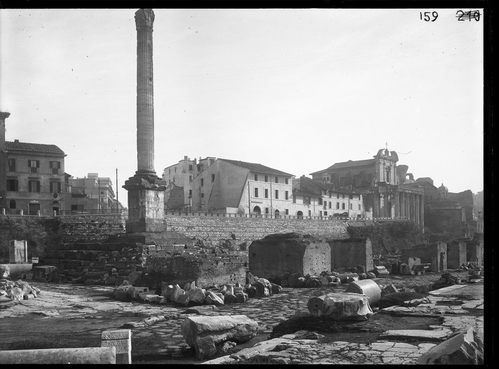 Lastra E159 - Colonne Onorarie.JPG
