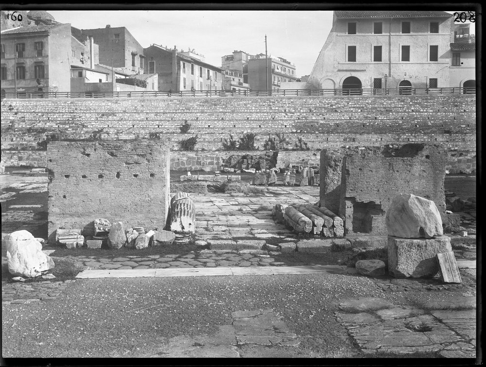 Lastra E160 - Colonne Onorarie.JPG