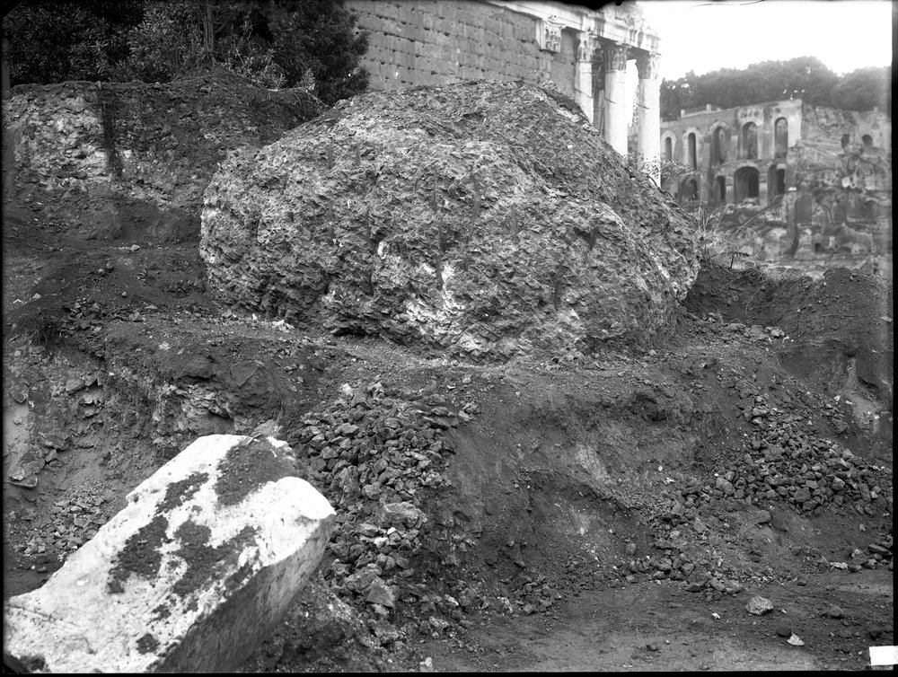 Lastra E- 1138 Basilica Giulia sculture.JPG