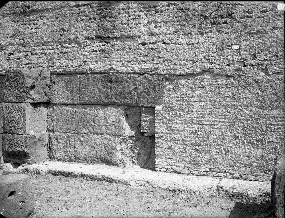 Lastra E- 1125 basilica Giulia-tabernae.JPG