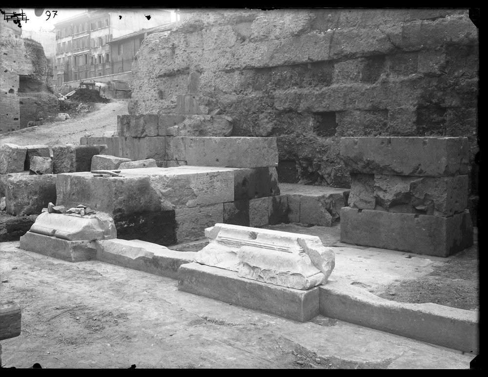 Lastra E97 - Tempio Castori.JPG