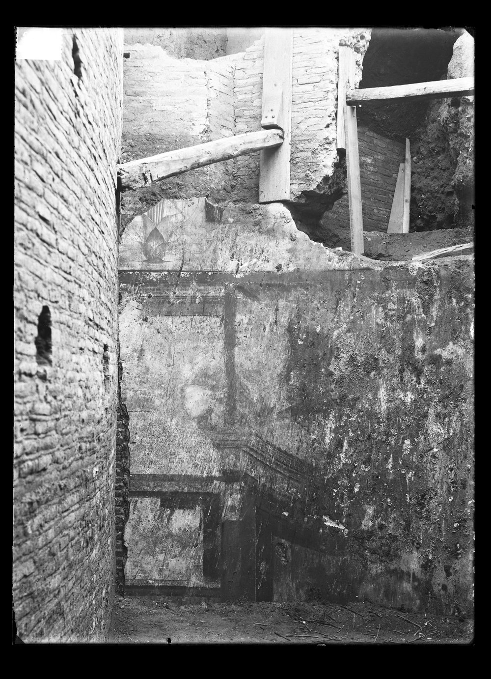 Lastra E 545 - Casa Augustea.JPG