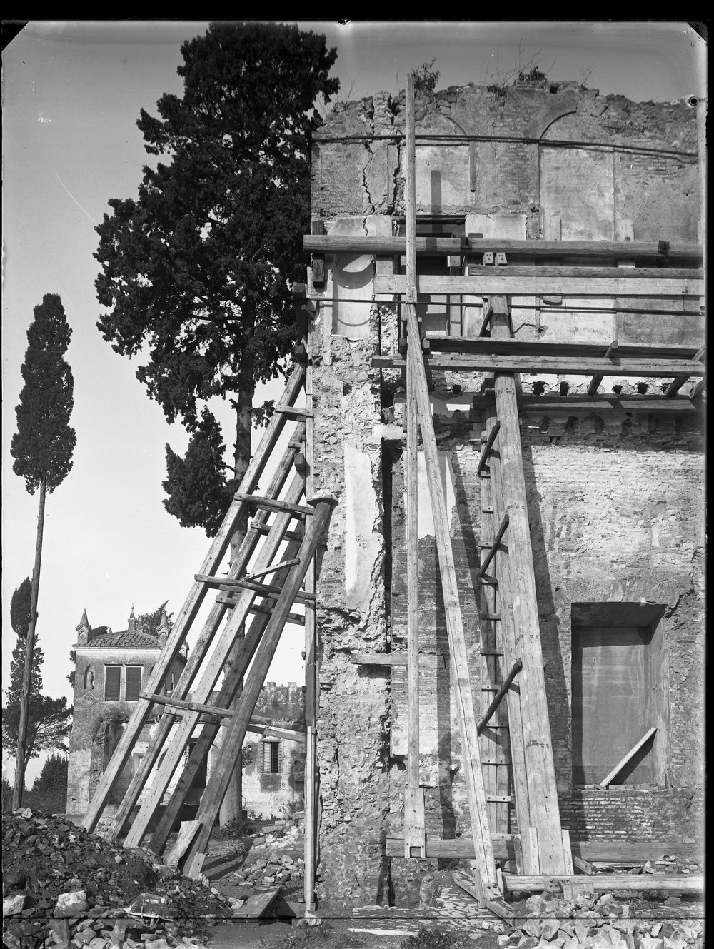 Lastra E 471 - Villa Mills.JPG