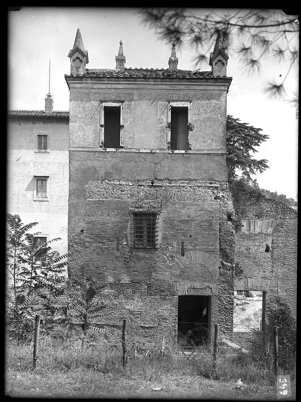 Lastra E 645 - Villa Mills.JPG