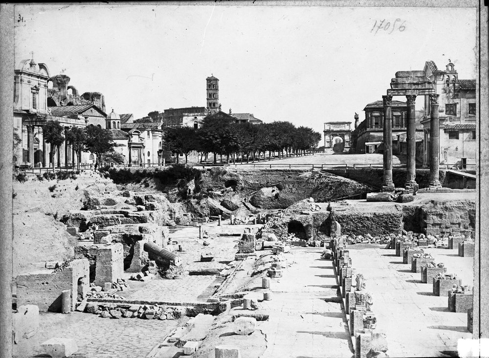 Lastra E 2488  Foro Romano, veduta degli scavi verso il 1870 (coll. Lanciani).JPG