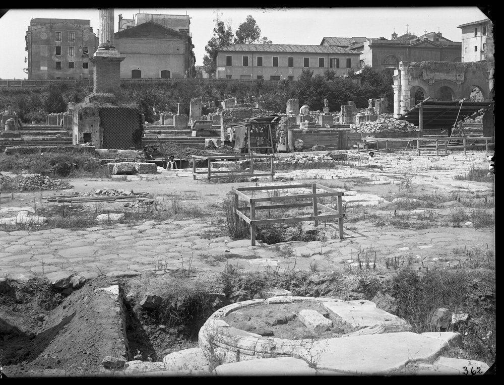 Lastra E362 - Area centrale del Foro.jpg