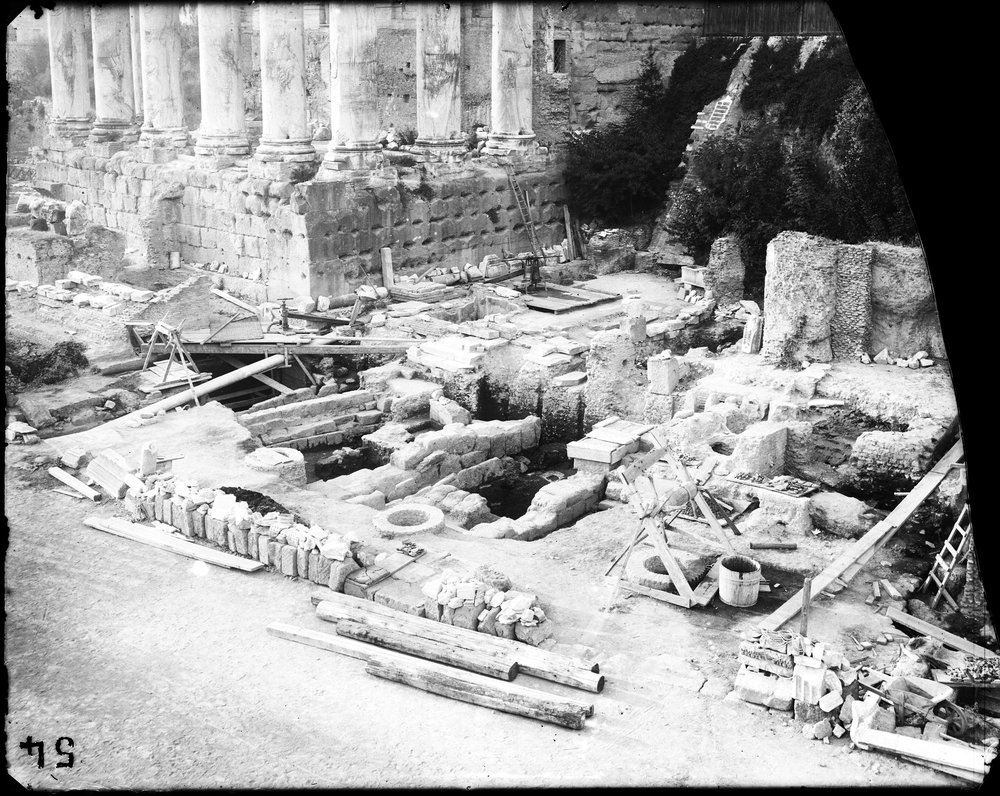 E54 - Sepolcreto (lastra spezzata).JPG