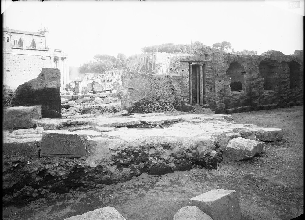 Lastra E 1561 - Curia.JPG