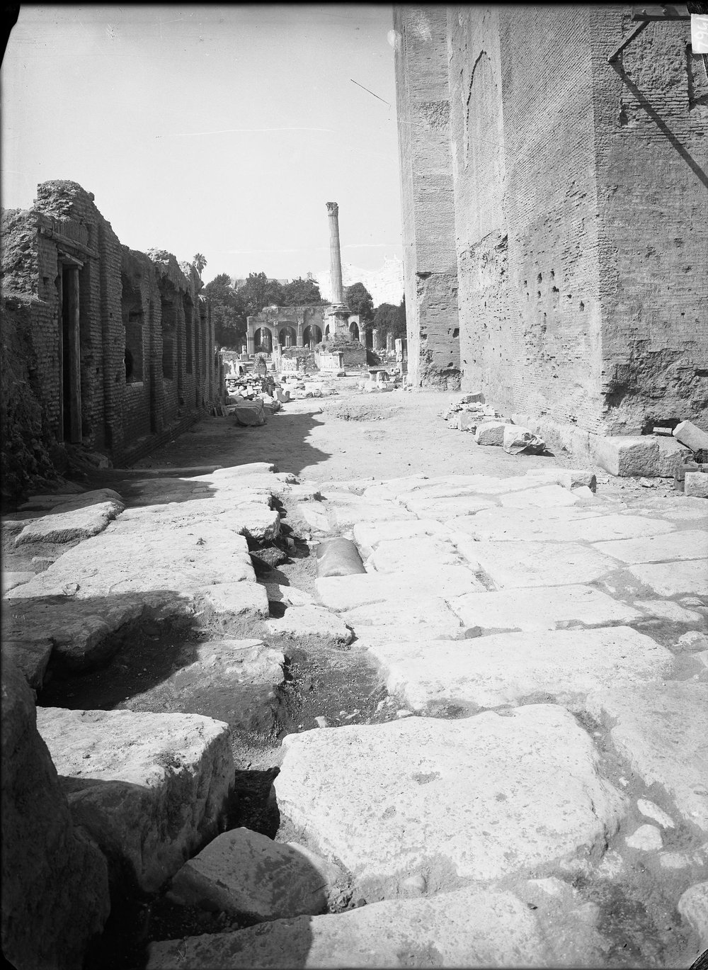 Lastra E 1562 - Curia.JPG