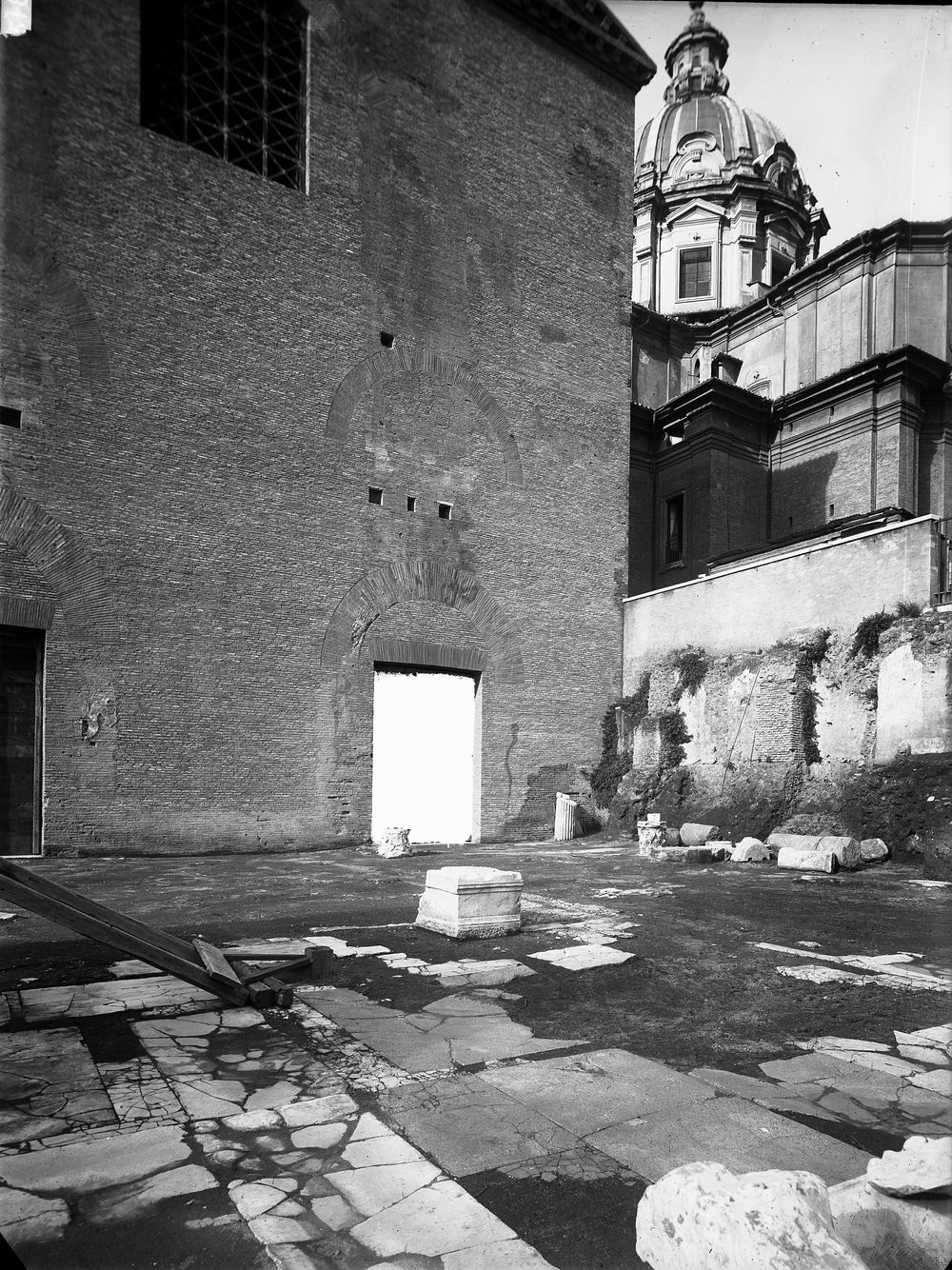 Lastra E 1576 - Curia.JPG