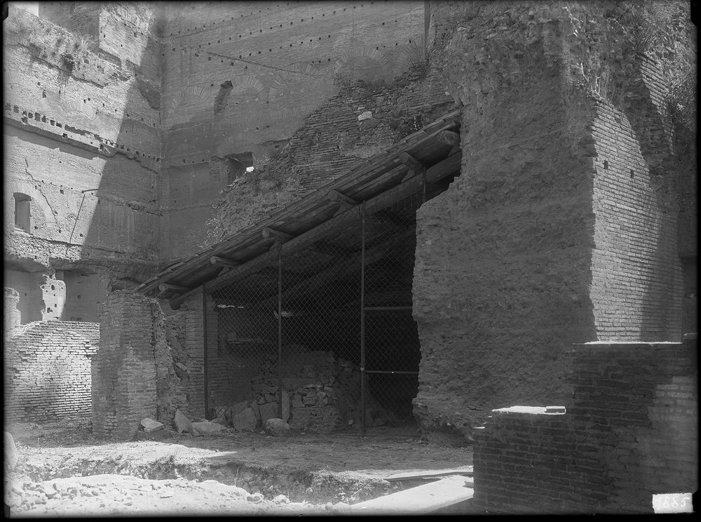 Lastra E1885 Cosiddetto Tempio di Augusto.JPG