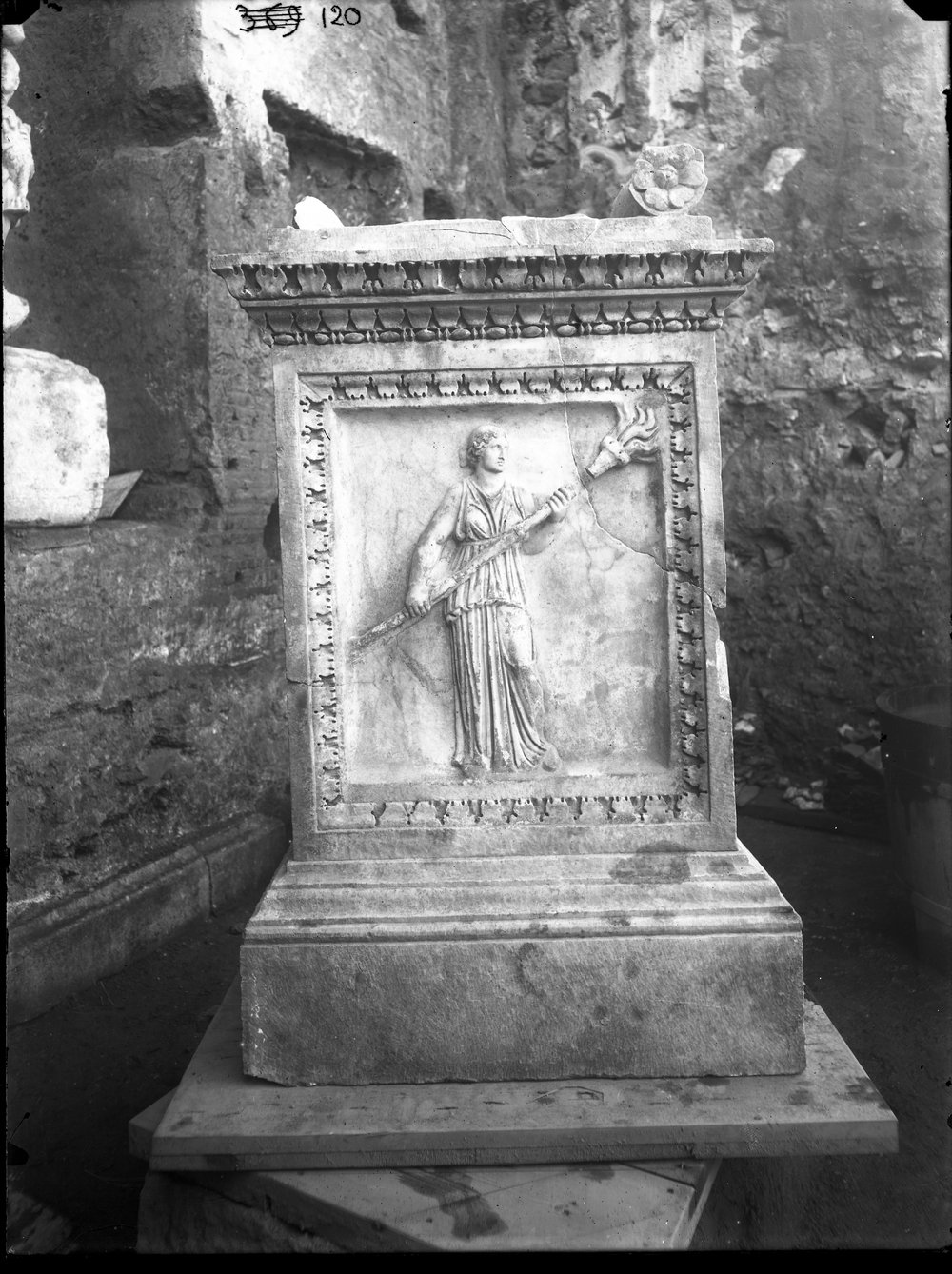 Lastra E120 - Saturno Giuturna.tif