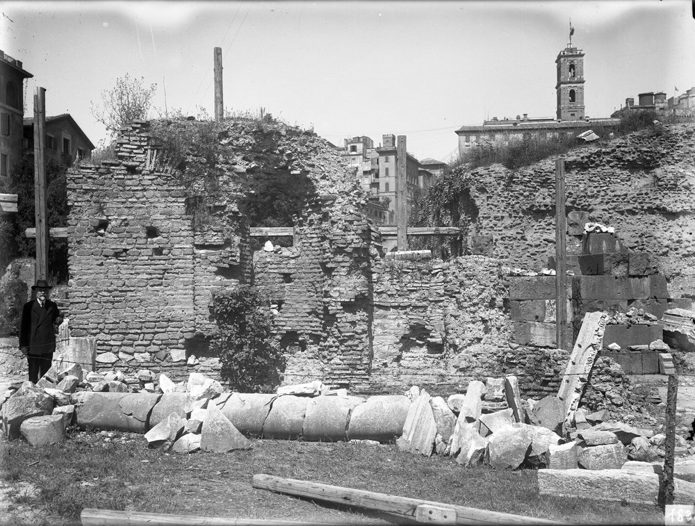 Lastra E- 1838 Portichetto medievale ( Fonte di Giuturna ).JPG