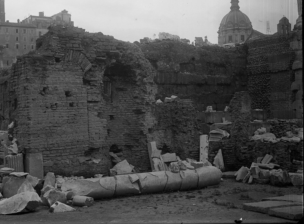 Lastra E-285 Sacrario di Giuturna.JPG