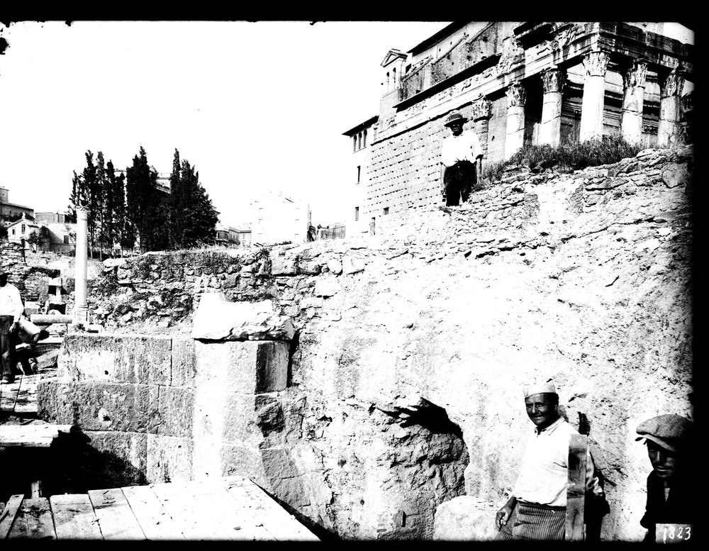 Lastra E1823 - Tempio del divo Giulio.JPG