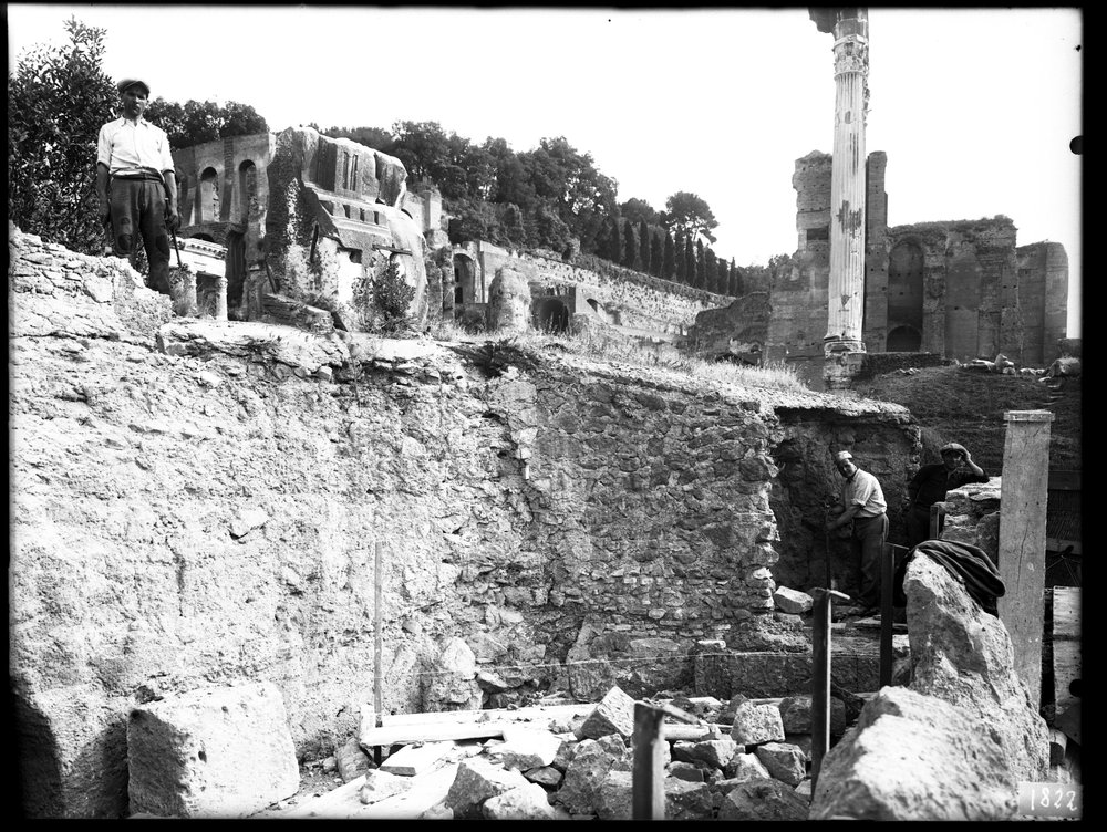 Lastra E1822 - Tempio del divo Giulio.JPG