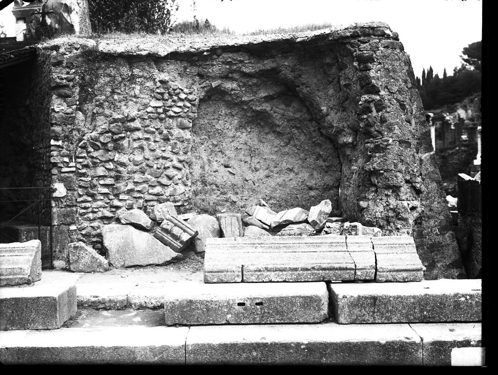 Lastra E1824 - Tempio del divo Giulio.JPG