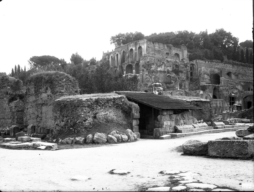 Lastra E- 1829 Tempio del divo Giulio.JPG