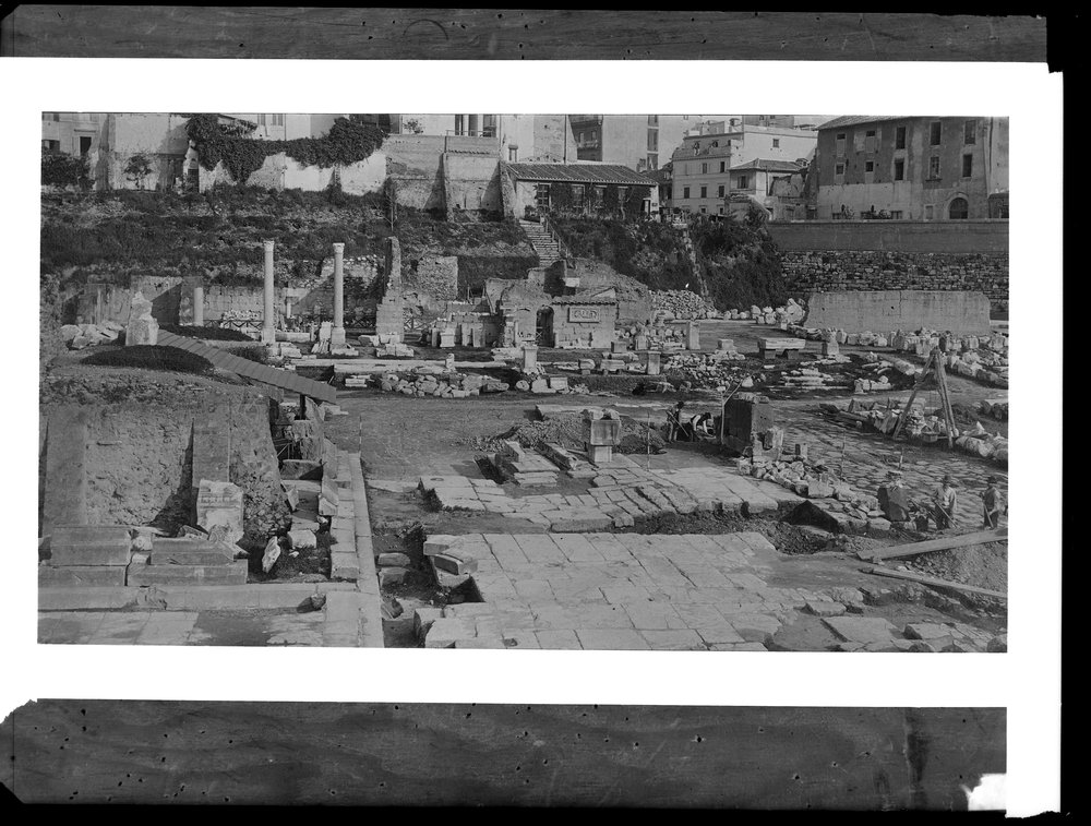 Lastra E2374 Tempio del Divo Giulio.JPG