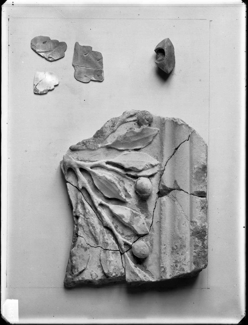 Lastra E 2465 - Frammento architettonico decorativo.JPG