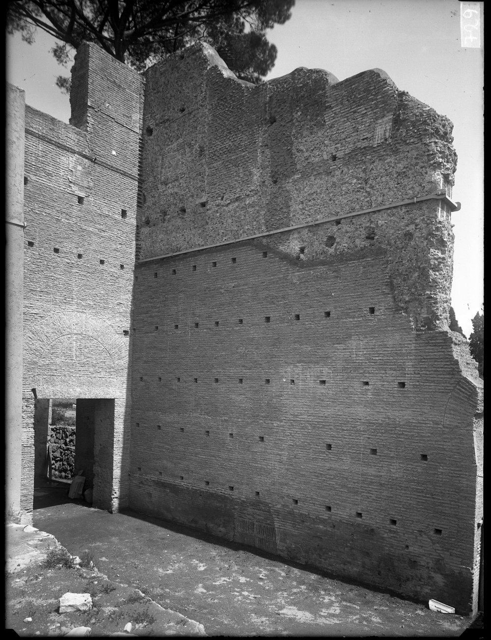 Lastra E-729, Domus Augustana.JPG
