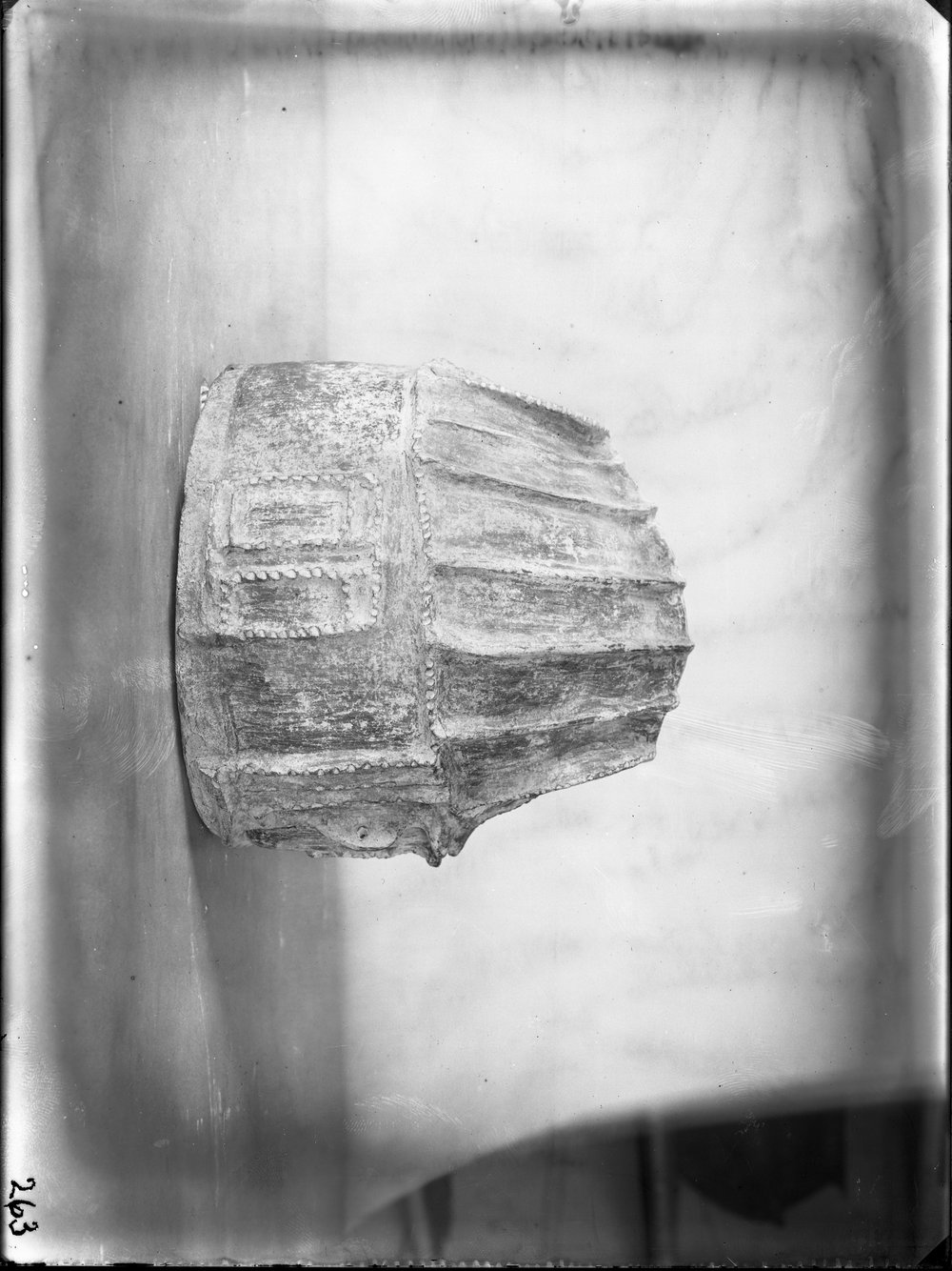 foto E263 museo pigorini (urna a capanna).tif