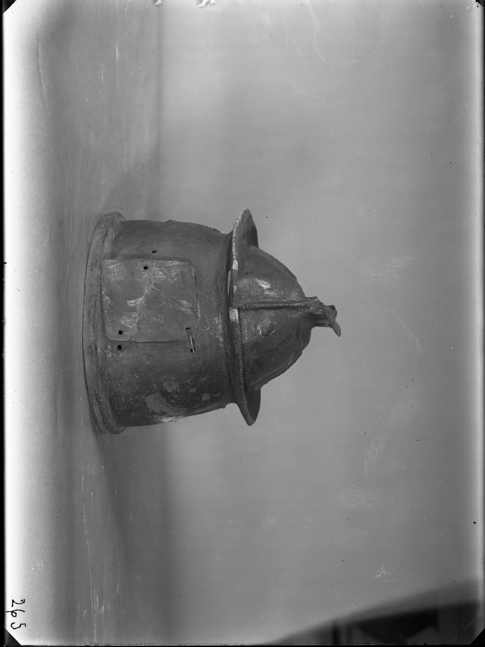 foto E265 museo pigorini (urna a capanna).tif