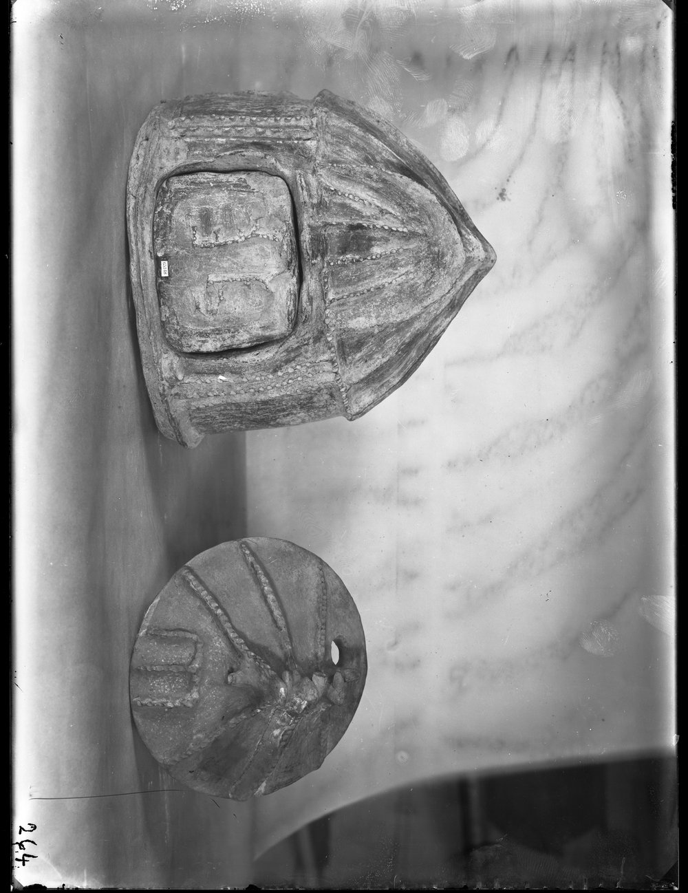 foto E264 museo pigorini(urna a capanna).tif