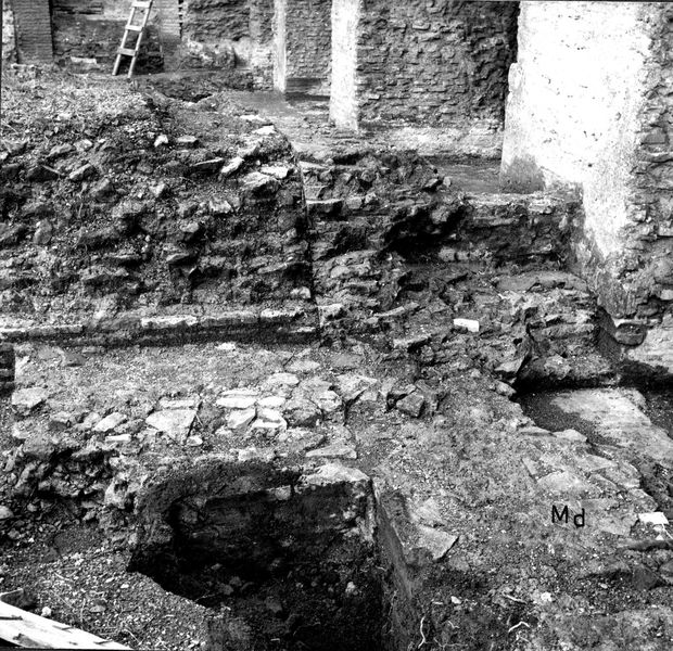 001489 - restauro - Particolare del muro domizianeo