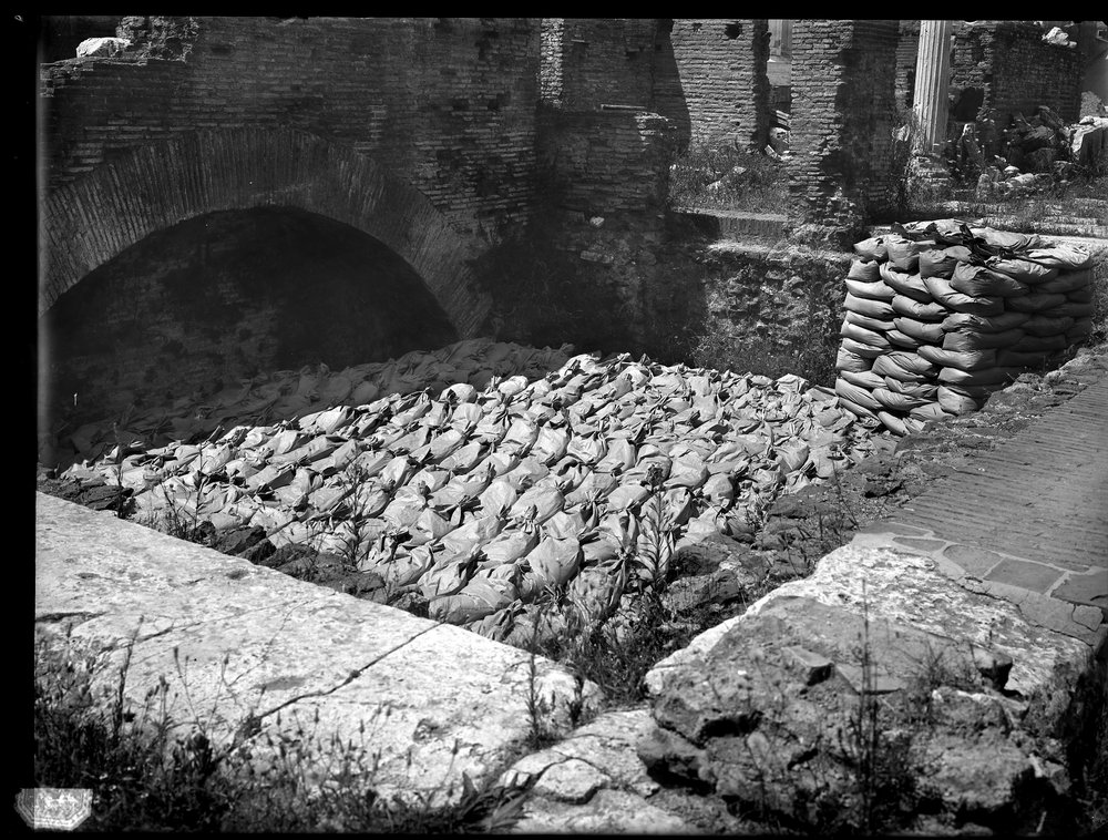 Lastra E 2404 Protezione antiaerea monumenti del foro romano.tif