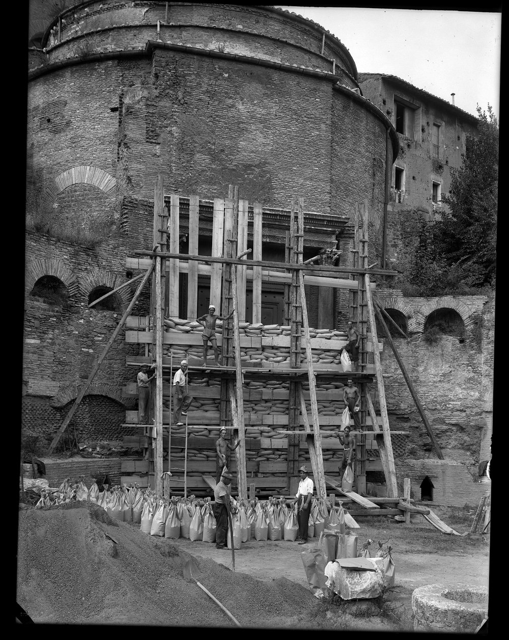 L.E 2423 Prot. antiaerea al foro romano-asf011910.jpg